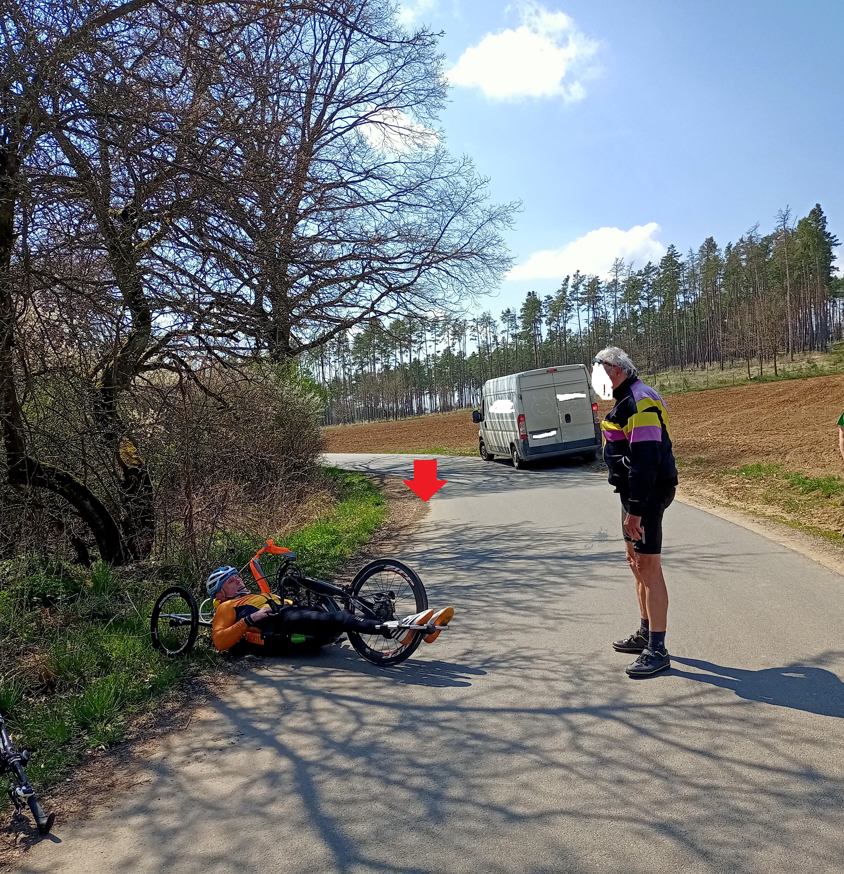 Těsně po nehodě s cyklistou, který projížděl kolem